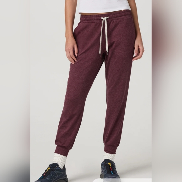 Vuori Womens Performance Joggers In a Burgundy Color Size Large - Picture 8 of 8